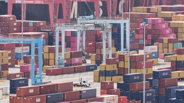 “Supreme Court Invalidates Trump’s Tariffs: $133B Refund Battle Begins”