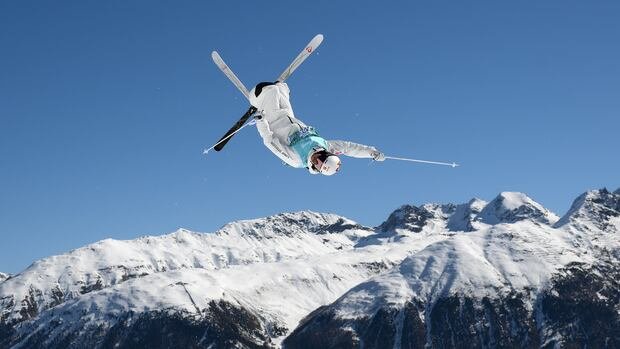 “Canadian Moguls Star Kingsbury Aims for Double Olympic Gold”