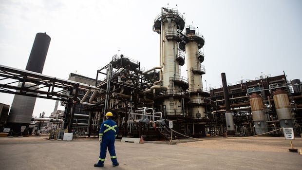 “Canadian Oil Leaders Warn Industrial Carbon Levy Threatens Global Competitiveness”