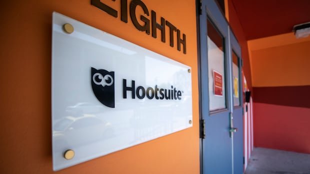 “Hootsuite CEO Resigns Amid Controversy, Founder Returns”