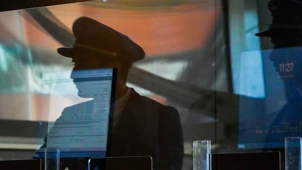 “Toronto man charged for posing as pilot, taking free flights”