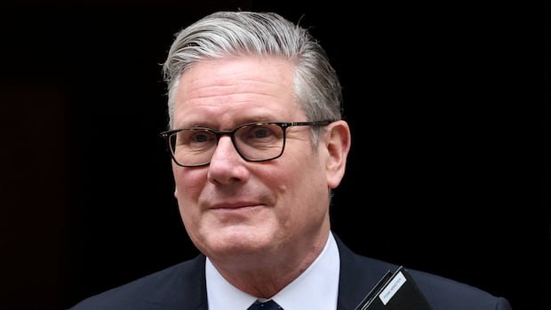 “UK PM Starmer Apologizes for Ex-Envoy Security Flub”