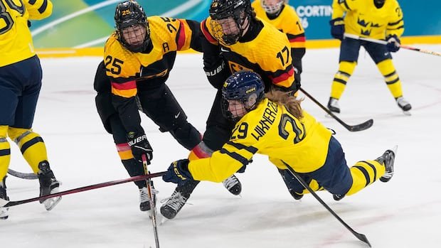 “Physical Play Prevails in Women’s Hockey Tournament”