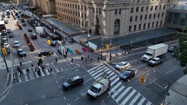 Toronto Traffic Fatalities Hit Decade Low Amid Safety Initiative Rollback