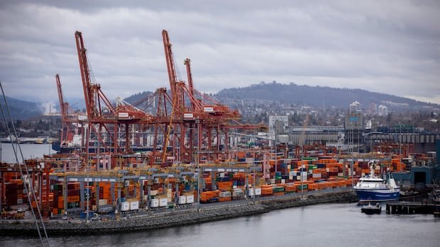 Canada’s Economy Contracts in Q1, Avoids Recession