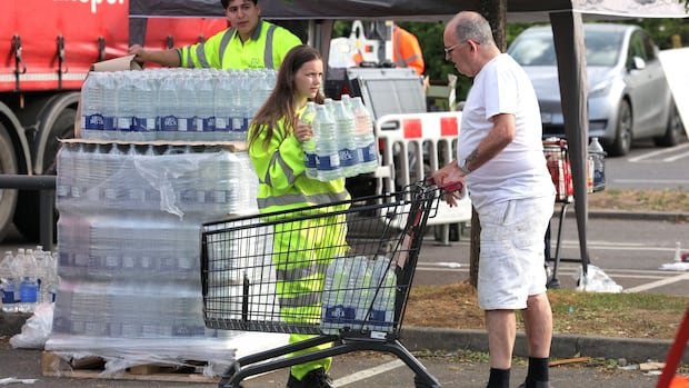 “Heat Wave Exposes UK Water Crisis: Thousands Left Without Water”