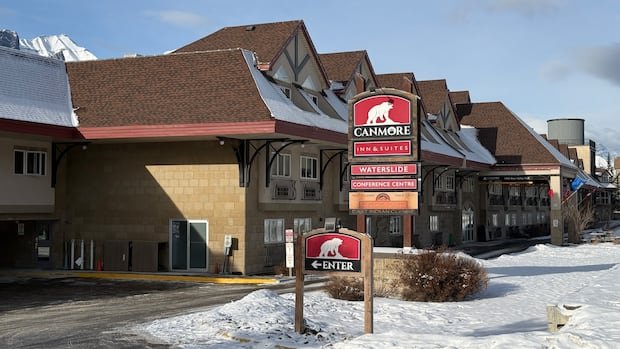 “11 Children Hospitalized After Hotel Pool Incident”