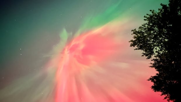 “Get Ready: Spectacular Northern Lights Show Expected Tonight”