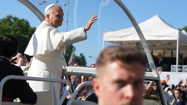 “Mass Led by Pope Leo XIV in Madrid Features Spectacular Flower Carpets”