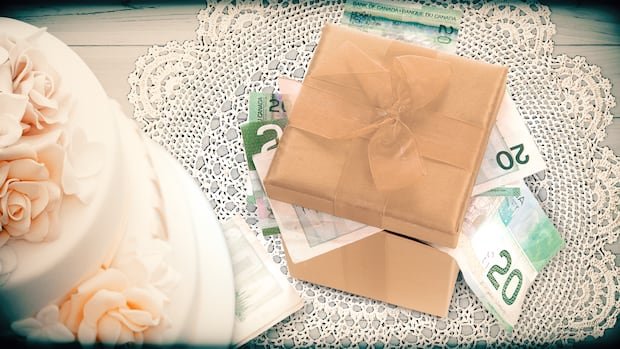 “Guests Navigate Wedding Gift Etiquette Amid Rising Costs”