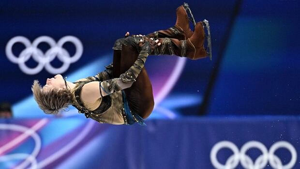 “US Skater Ilia Malinin Dominates Men’s Figure Skating Qualifiers”