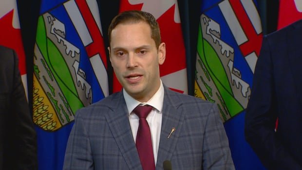 “Alberta Health Minister Disputes ER Delay Concerns”