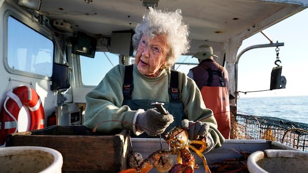 “Legendary Lobsterwoman Ginny Oliver’s Inspiring Legacy”