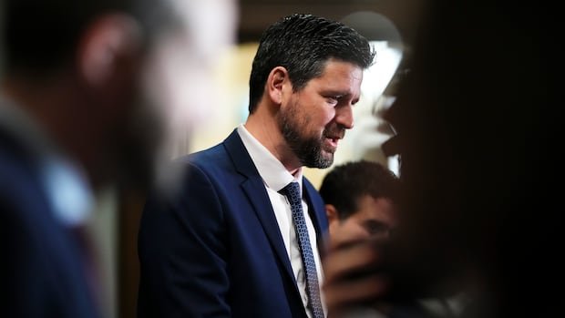 “Ministers Face Calls to Resign Over Student Program Fraud”